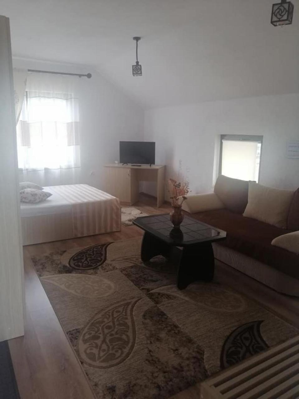 Collias Hotell Horezu Exteriör bild